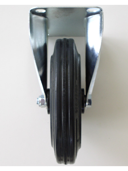 Detail Bockrolle: Lauffläche aus schwarzen Vollgummi. Rad mit ca. 200 kg Traglast