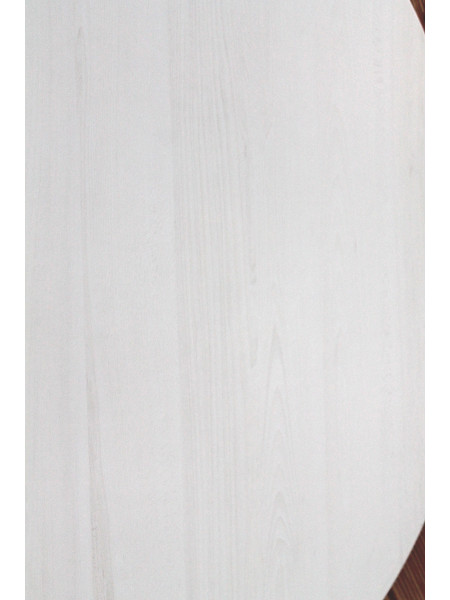 Feines weißes Holzdekor: Die Tischplatte Topalit im Dekor Tilia Tree im Detail