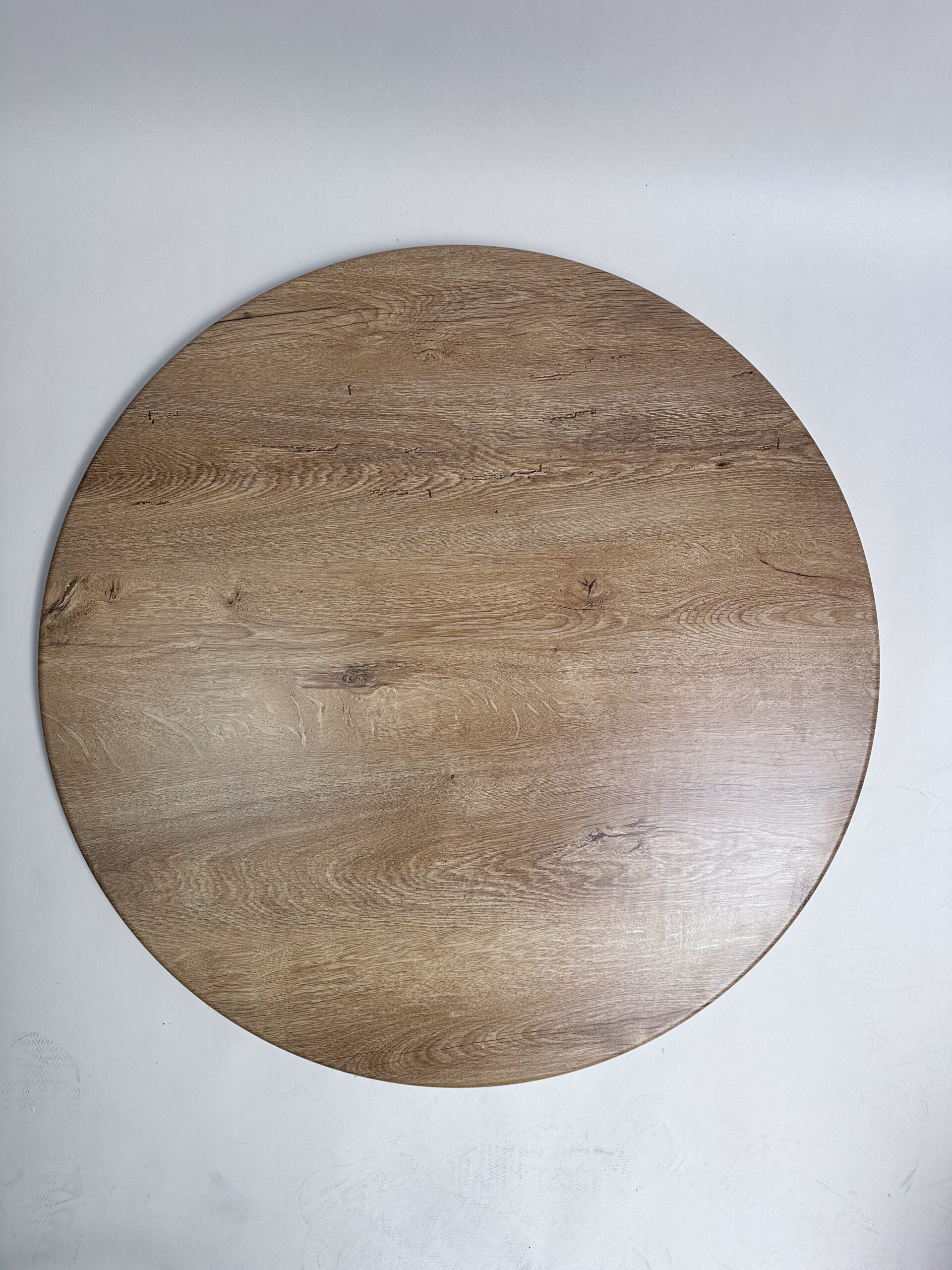 Runde Tischplatte Washed Elm mit natürlicher Holzoptik für Stehtische